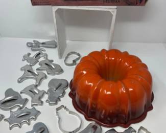 Vintage & Mod Baking Lot - Cookie Cutters & Wood Springerle Rolling Pin