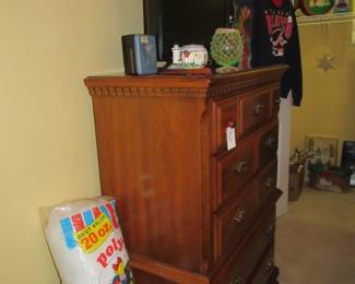 batting, tv, dresser