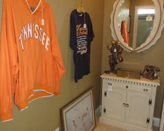 Tennessee clothing, duck pictures, small chest, mirror, vintage phone
