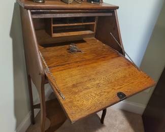 Antique desk, great condition 