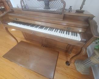 Baldwin piano 