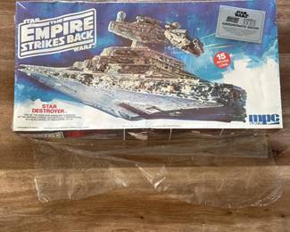 NIB 1989 Star Wars Empire Strikes Back Star Destroyer MPC ERTL Model