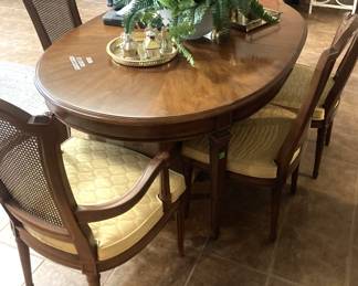 Henredon dining table & chairs