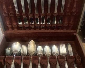 "Magnolia Inspiration 1951" dinnerware - 51 pieces