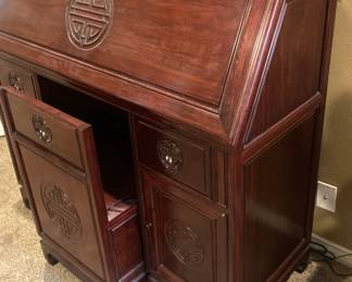 Closed secretary (Center part is the chair.)