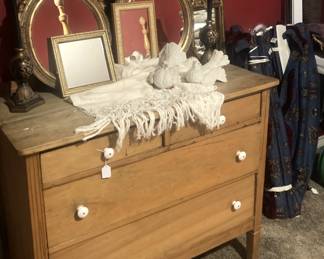4-drawer dresser; oval mirrors