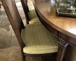 Henredon dining table & chairs (has extra leaves)