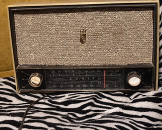 Zenith tube radio