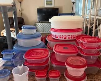 Rubbermaid  containers 