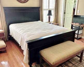 Black Full Size Bed - Modern classic!