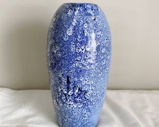 VINTAGE COLE POTTERY SANFORD, NORTH CAROLINA BLUE & WHITE VASE