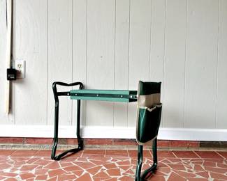 FOLDING GARDEN KNEELER BENCH AND SEAT - GARDEN TOOL
$20