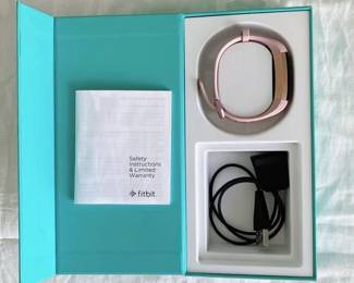 Fit Bit Alta HR w/box & charger