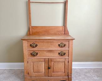 ANTIQUE CHESTNUT 2 DRAWER WASH STAND WITH TOWEL RACK