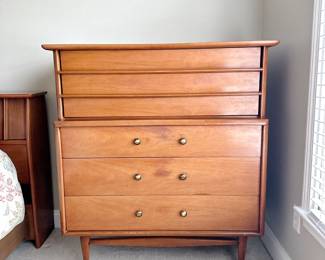 MID CENTURY MODERN - KENT COFFEY THE FORETELLER WALNUT CHEST OF DRAWERS - BEDROOM FURNITURE