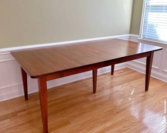 SEELY SOLID WOOD PENNSYLVANIA WOOD VINTAGE AMISH RECTANGULAR DINING TABLE WITH 4 LEAVES