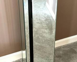 Mirror Pedestal 