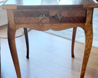 BAKER FURNITURE French Louis XV Style Burled wood Side Table