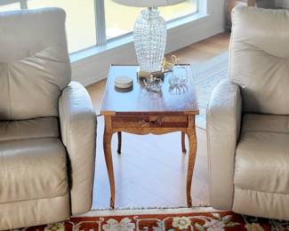 2 Electric Leather Recliners in Great Condition 