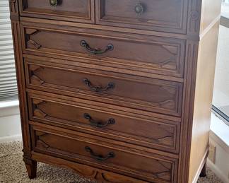 5 Drawer Drexel Heritage  Chest of Drawers 
