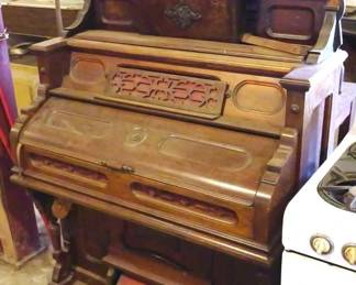 267 - Vintage Organ
