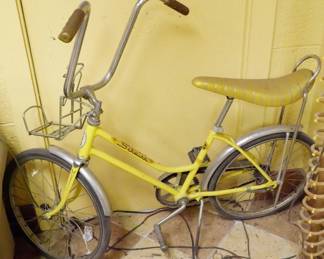 138 - Vintage Schwinn Stardust Sting-Ray w/ Banana Seat
