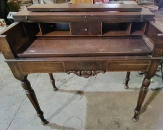 21 - Spinet Desk
