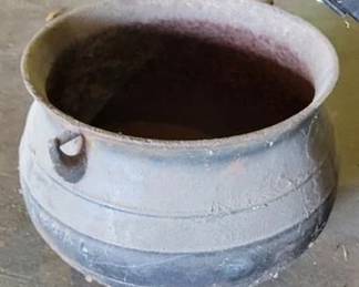 335 - Cast Iron Pot
