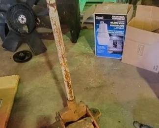 439 - Hand Operated Lift
