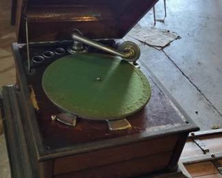 16 - Vintage Columbia Grafonola
