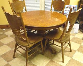 133 - Oak Dining Table w/ 4 chairs
