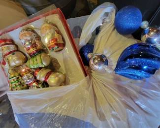 438 - Bag of Assorted Christmas Decorations

