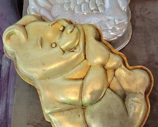 453 - Vintage Cake Molds, "Turkey & Winnie"
