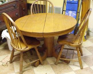 118 - Oak Round Table w/ 3 Chairs
