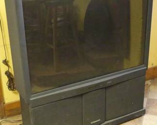 117 - Vintage Hitachi TV
