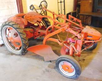 24 - Allis Chalmers G Tractor untested
