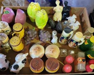 479 - Lot of Assorted S&P Shakers

