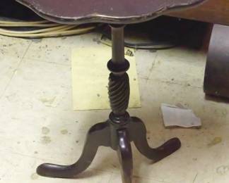 189 - Pie Crust Table w/ some chips
