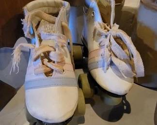 522 - Vintage Lace Up Girls Roller Skates
