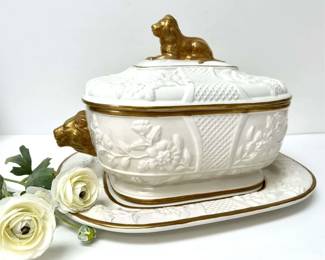 Mottahedeh Italian Porcelain Lion Tureen with Tray