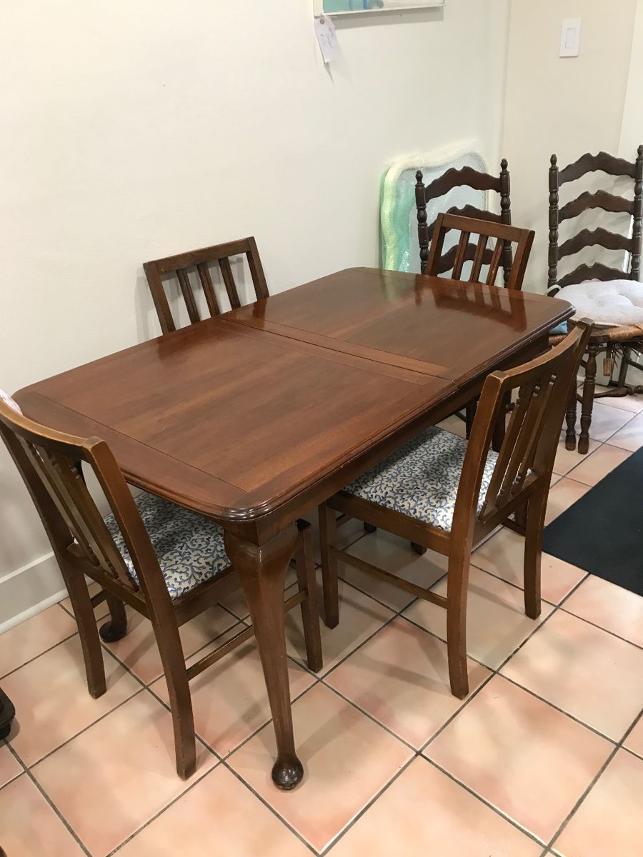 Cute Victorian dining room set, selling 175