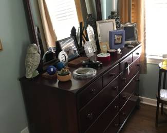 Dresser, mirror does not attach 200.00