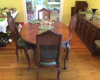 Dining Table with 6 Chairs, Leaves and Pads