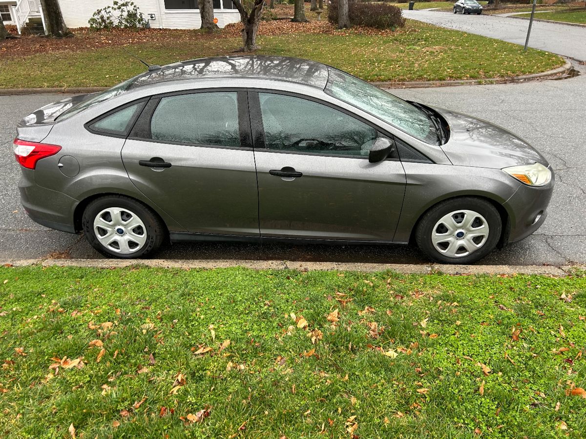 2014 Ford Focus S Sedan 4 door. $9,500