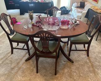 Excellent Condition Mahogany Duncan Phyfe Dining table with 6 chairs and matching china cabinet