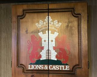 Vtg Lions & Castle dart board, $50
