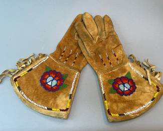 Vintage Beaded Native American Style Deerskin Gloves 