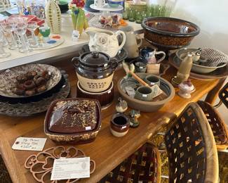 Vintage Parsons dining table, boston baked beans pot, pampered chef, stoneware