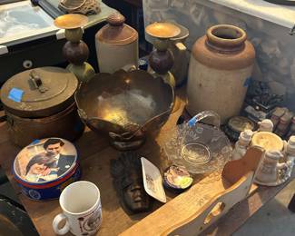 Antiques and collectibles (including Royal Family memorabilia)