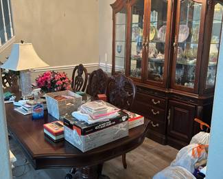 China cabinet, crystal, collectible glass, dining room table (8 chairs, 2 leaves)